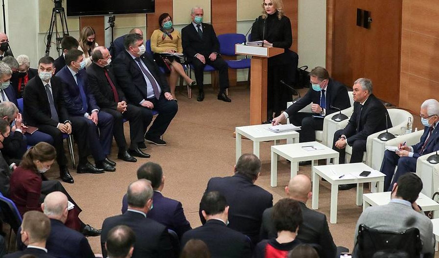 В ЕР выступили за учет мнений регионов при доработке законопроекта о QR-кодах