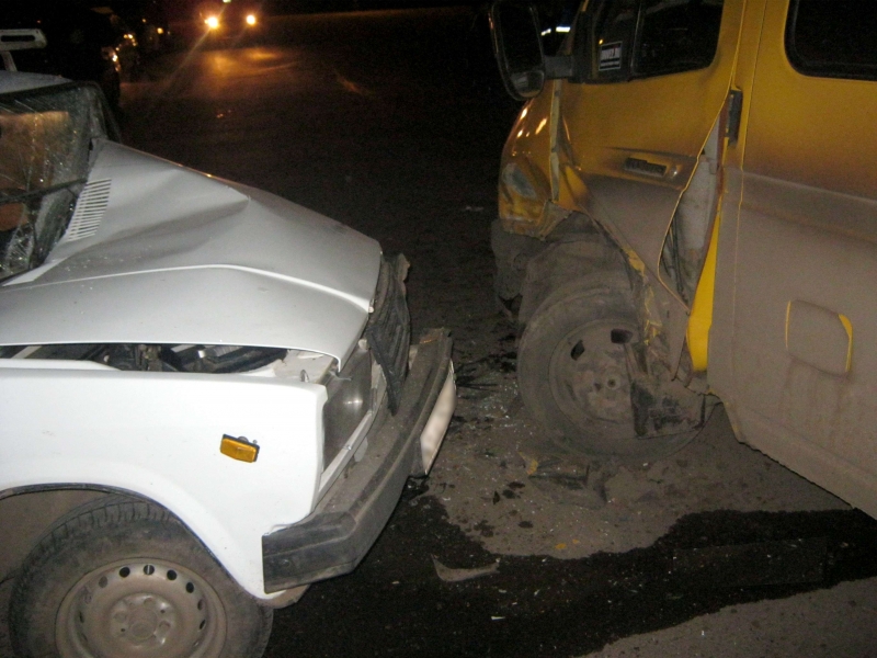 Под Астраханью пьяный водитель «семерки» врезался в «Газель»: пострадали две пассажирки маршрутки