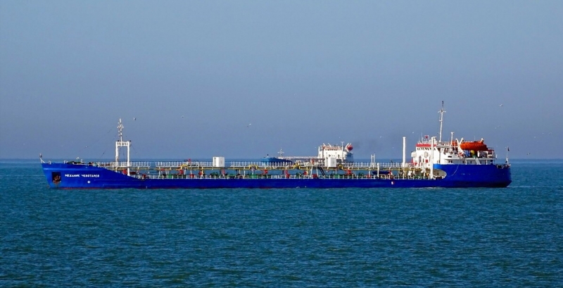 Три моряка танкера "Механик Чеботарев" вернулись домой в Астрахань