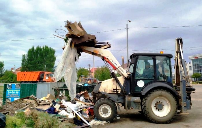 Праздничный завал: за первые дни мая из Астрахани вывезли более 260 тонн мусора и наносного грунта