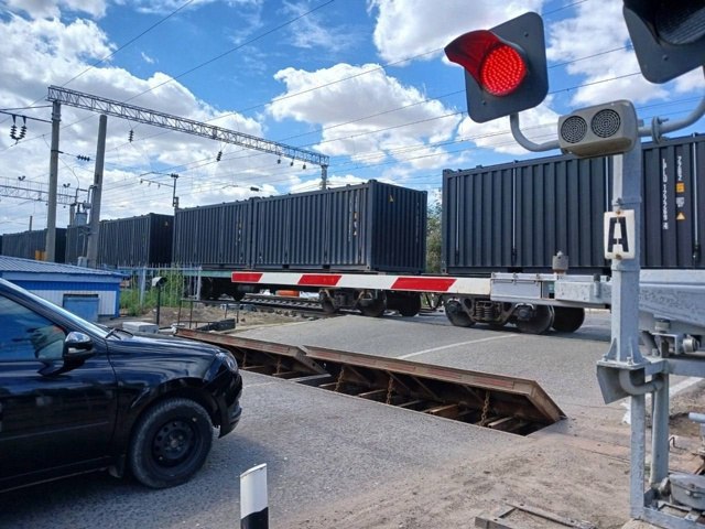Сегодня ночью закроют железнодорожный переезд в Астраханской области