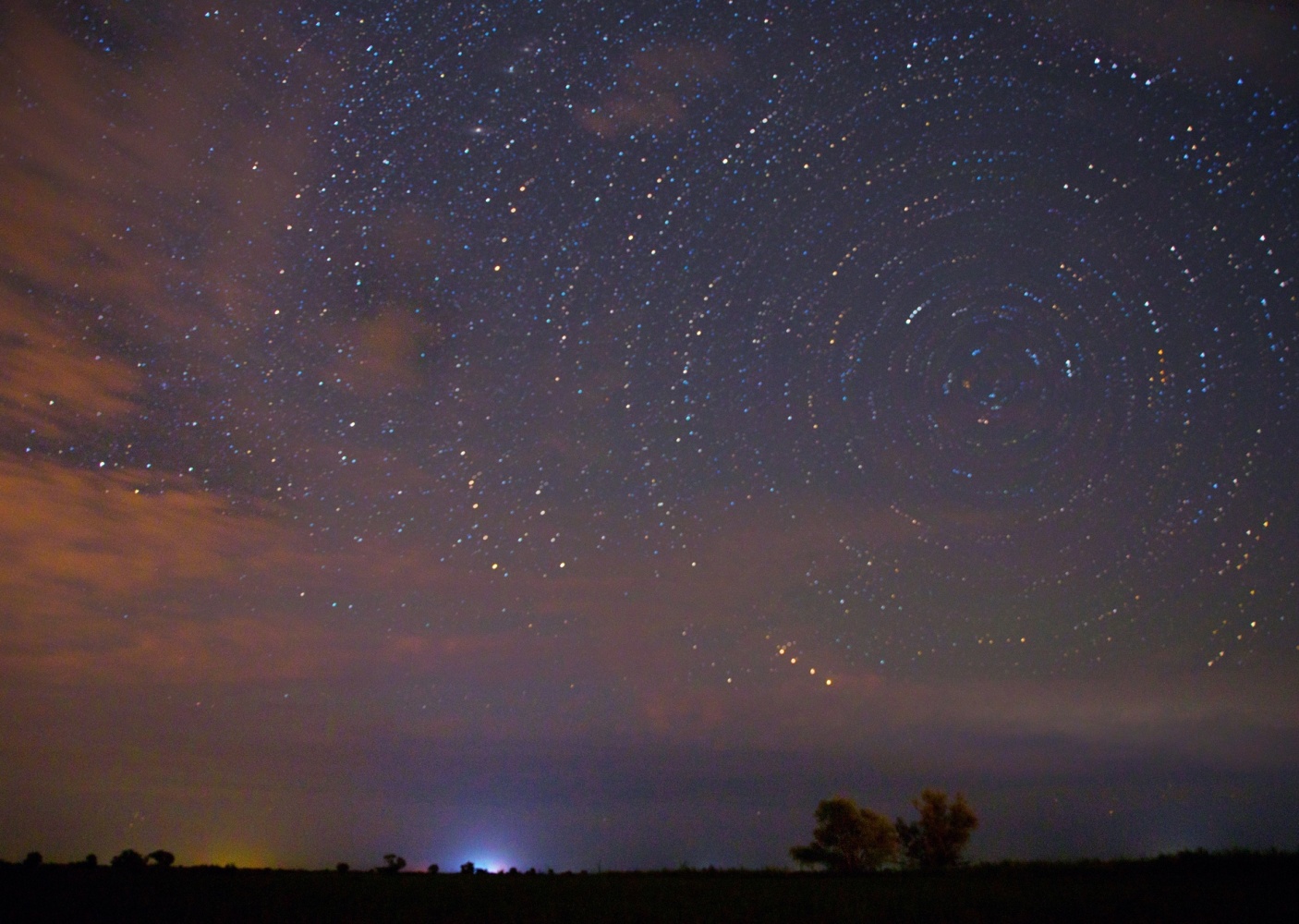 Метеорный поток персеиды. Звездопад 12 августа. Комета свифта-туттля. Падающая звезда. Персеиды в августе 2024.