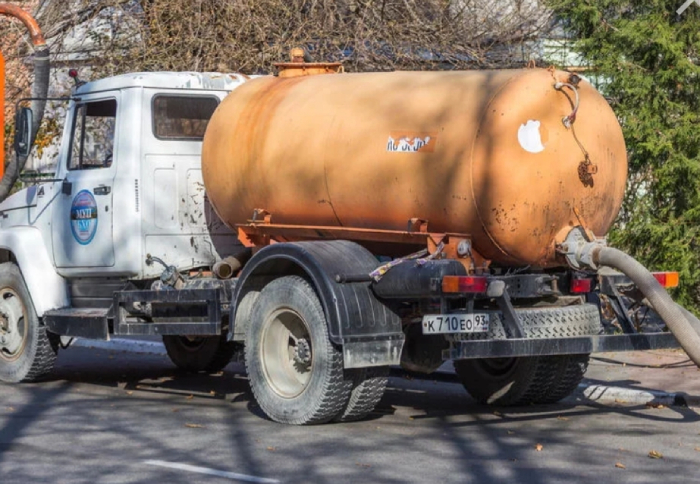 Shit и Меч. Астраханские полицейские наказали "черных ассенизаторов"