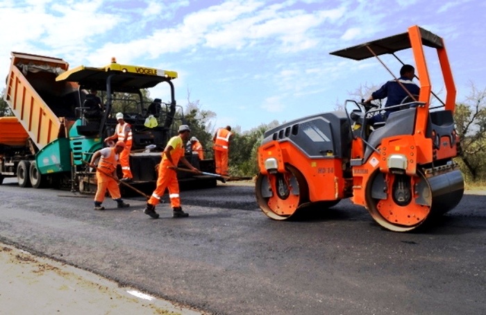 К своему празднику астраханские дорожники на девять десятых выполнили годовой план