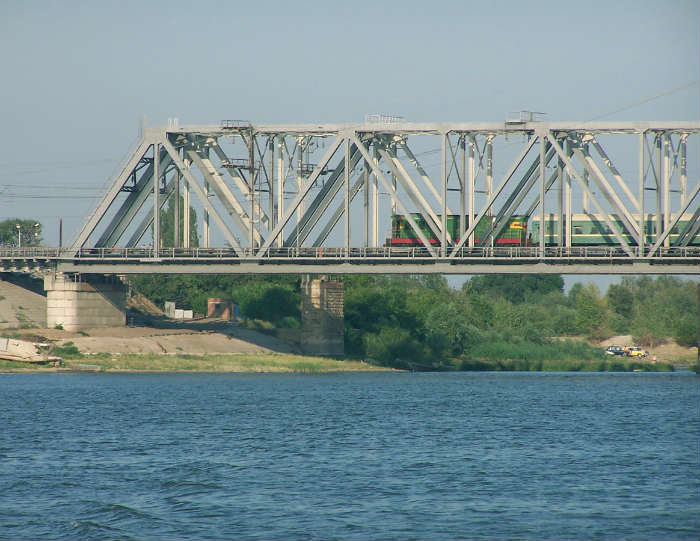 На железнодорожных мостах через реки Прямая и Кривая Болда в Астраханской области установлена комплексная система видеонаблюдения