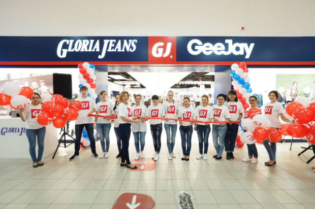 В Астрахани открылся самый большой магазин «Глория Джинс»