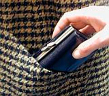 Астраханец, находящийся на лечении в стационаре, ограбил пенсионерку из соседней палаты