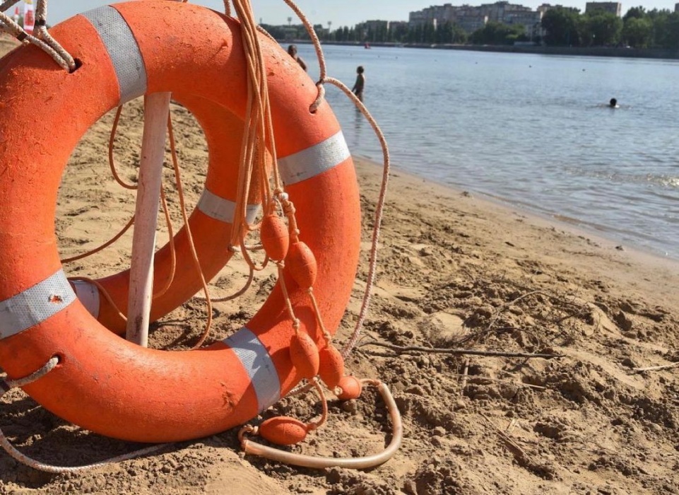 Мэрия Астрахани прокомментировала платный въезд на городской пляж