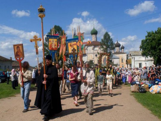 В Астрахани прошел крестный ход, приуроченный ко дню памяти преподобного Сергия Радонежского