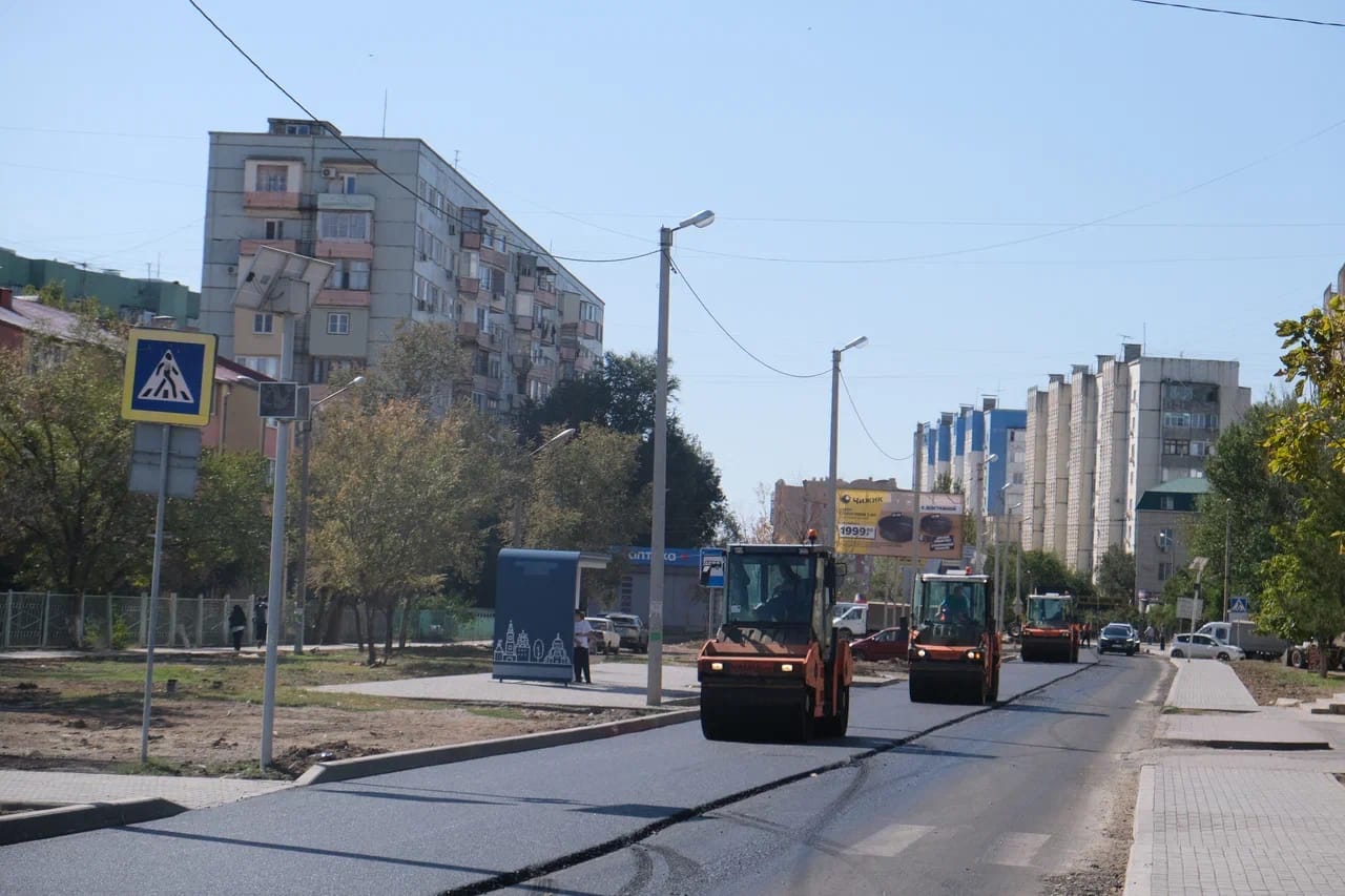 Более тысячи тонн асфальта потребовалось для ремонта ул. Куликова в Астрахани