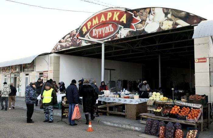 В Астрахани на рынке «Кутум» состоялась праздничная масленичная ярмарка