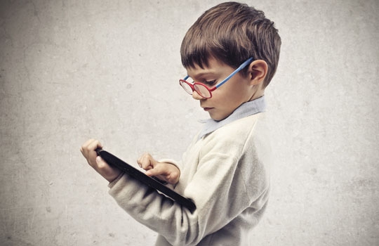 Предназначенные для воспитанников астраханских детсадов компьютерные планшеты так и не попали в руки детям 