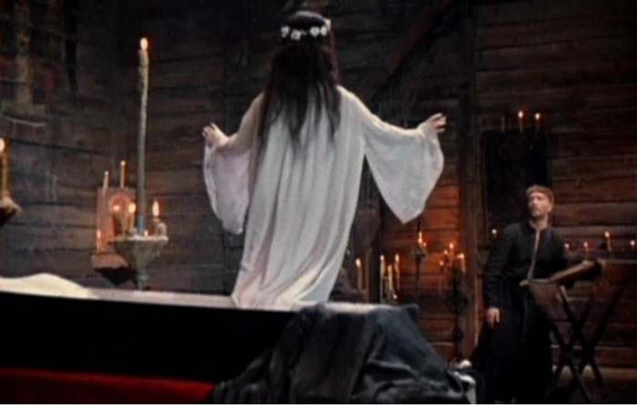 Умершая астраханка «воскресла», чтобы провести собрание жильцов 