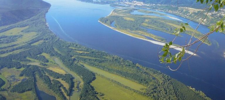 В Астраханской области туристы, трое мужчин и ребенок, потерялись в дельте