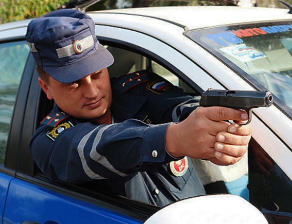 Астраханские полицейские устроили погоню со стрельбой за пьяным водителем
