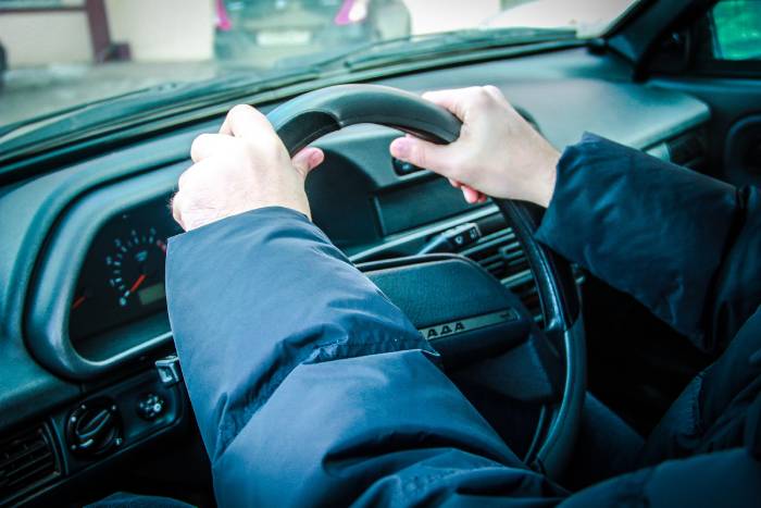 Два молодых астраханца угнали машину и катались на ней по городу