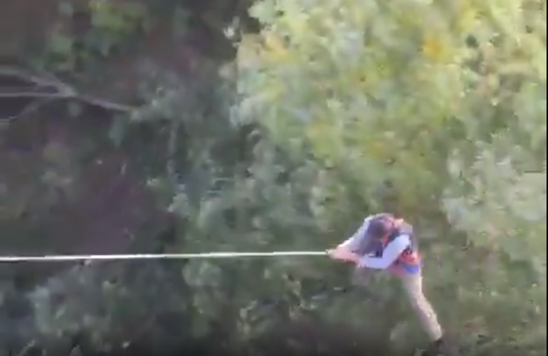 В Астрахани на Новом мосту рискуют жизнью: видео