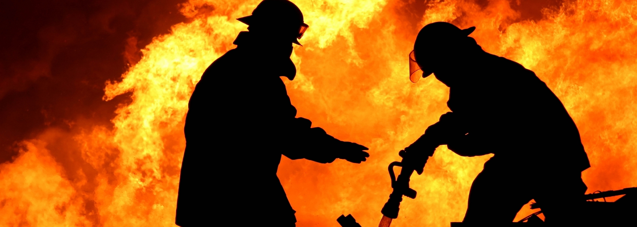 В Астрахани на пожаре погибли два человека