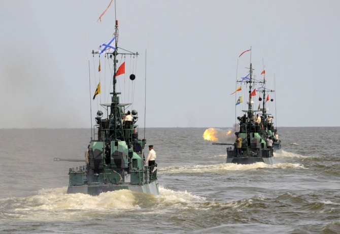 Корабли Каспийской флотилии отразили нападение "противника" с воздуха