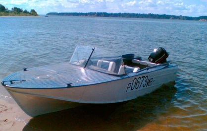 Под Астраханью моторная лодка с подростками врезалась в буй. Есть пострадавший