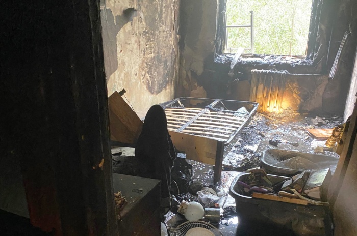 В Астрахани пожарные вывели 10 человек из горящей пятиэтажки