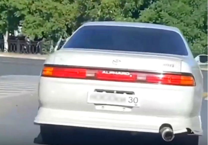 Астраханка, разъезжающая по городу с вызывающим госномером, может лишиться водительских прав