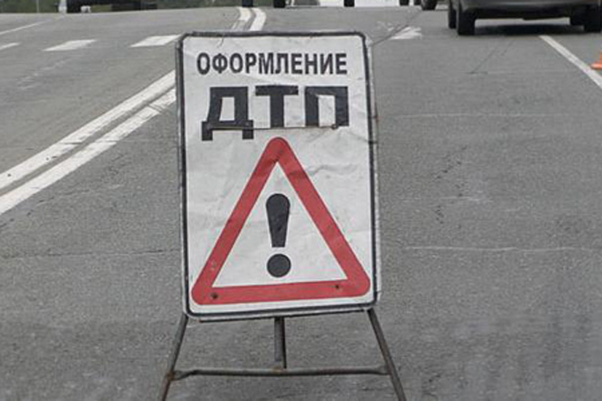 Под Астраханью легковушка врезалась в снегоочиститель