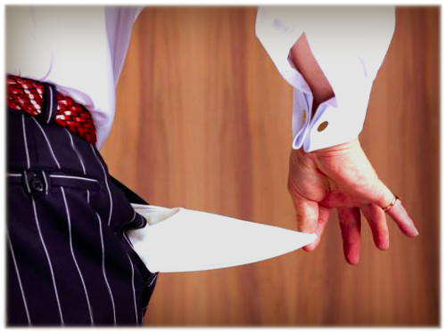  Астраханские судебные приставы выбили с должника долг через его мать