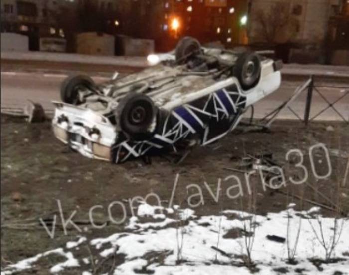 На новой дороге на Б. Алексеева машина перевернулась и легла на крышу