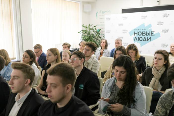 «Новые люди» готовы учить астраханских школьников зарабатывать миллионы