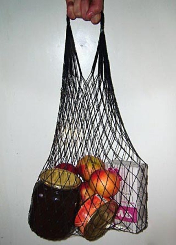 Оголодавший футбольный фанат из Оренбурга, вынужденно задержавшийся в Астрахани, попался на краже продуктов