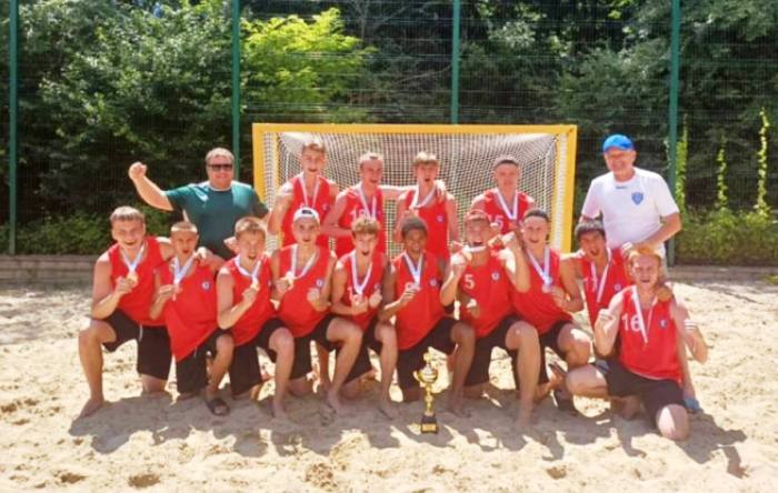 Молодые астраханцы выиграли бронзу первенства России по пляжному гандболу
