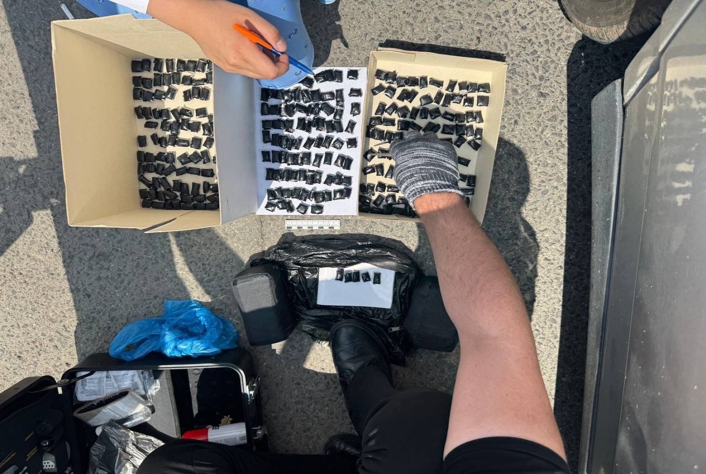 Силовики задержали в Астрахани иностранца с 300 свертками наркотика