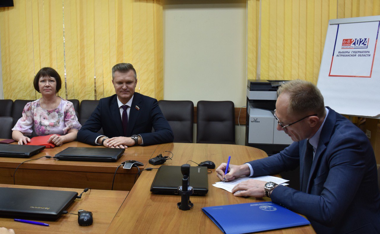 Еще один кандидат на должность губернатора Астраханской области  подал документы в облизбирком 