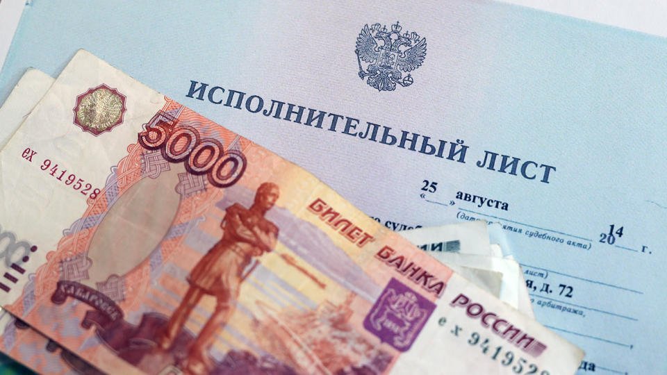 Азербайджан заставил астраханца заплатить дочери алименты