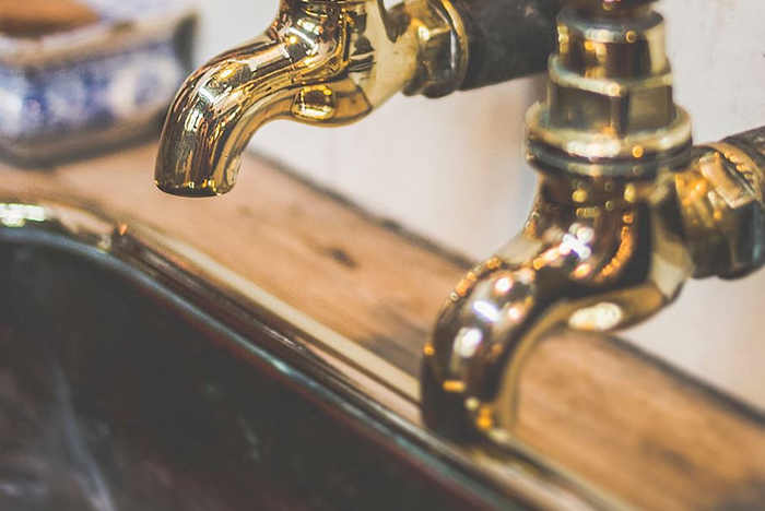 В Астрахани крупная авария на сетях, целый микрорайон без воды