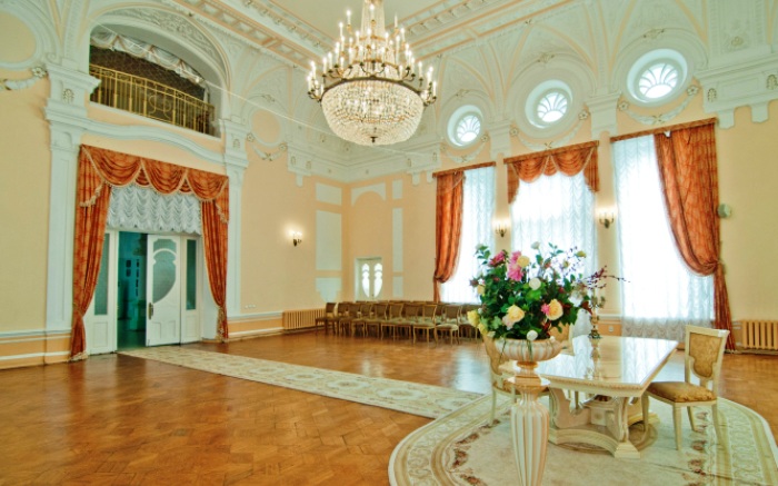 На последнюю красивую дату года обручились 19 астраханских пар