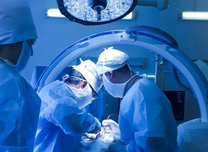 Нейрохирурги провели астраханке сложнейшую операцию ﻿на позвоночнике