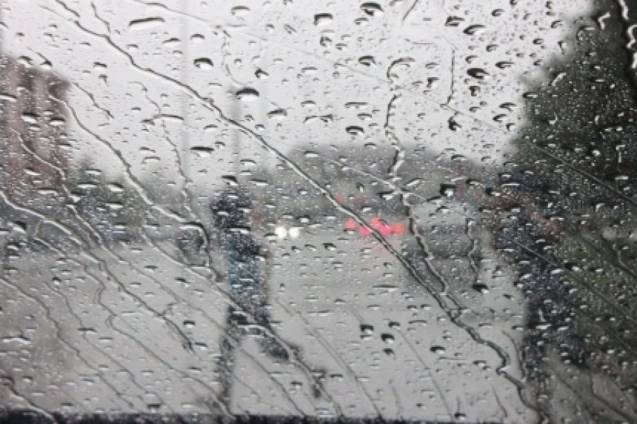 Астраханских водителей предупреждают об опасных метеоусловиях