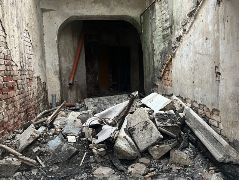 В центре Астрахани ради металла разграбили и варварски порушили памятник архитектуры