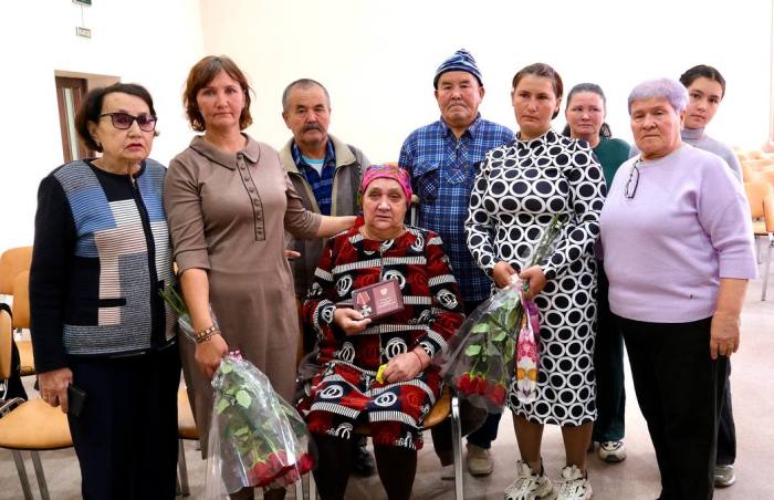 Матери астраханского воина-героя передали орден Мужества