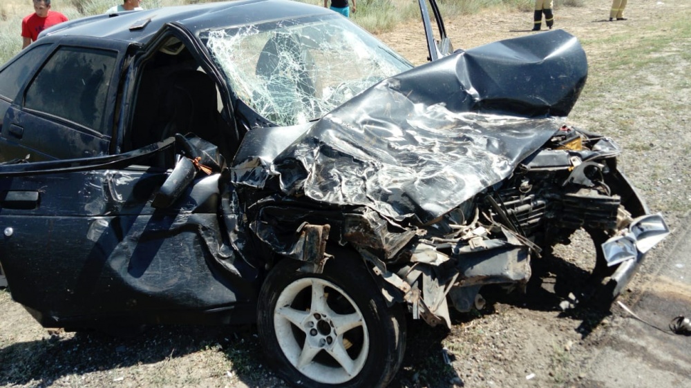 Сегодня днем на глазах у водителя погибла мать. Смертельная авария в Астраханской области