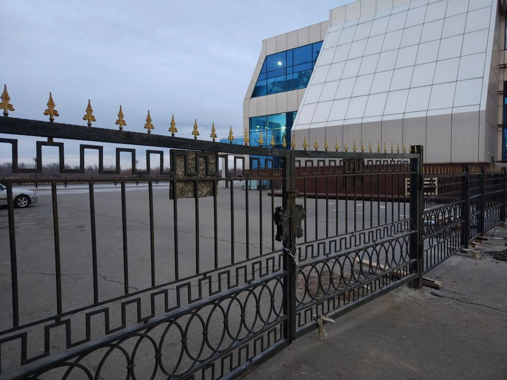 В Астрахани перекрыли выход к Волге рядом с Гранд Отелем