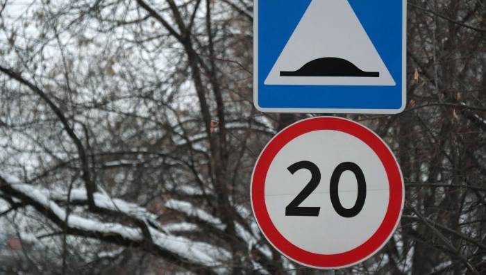 Отсутствие дорожных знаков на нескольких астраханских улицах довело мэрию до суда