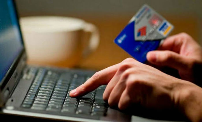 Астраханца "развели" при трудоустройстве на новую работу