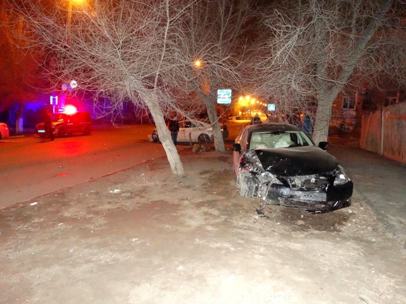 В центре Астрахани столкнулись два автомобиля «Lexus»: пострадали три пешехода