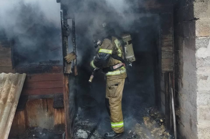 При пожаре в жилом доме в Астрахани пострадала женщина