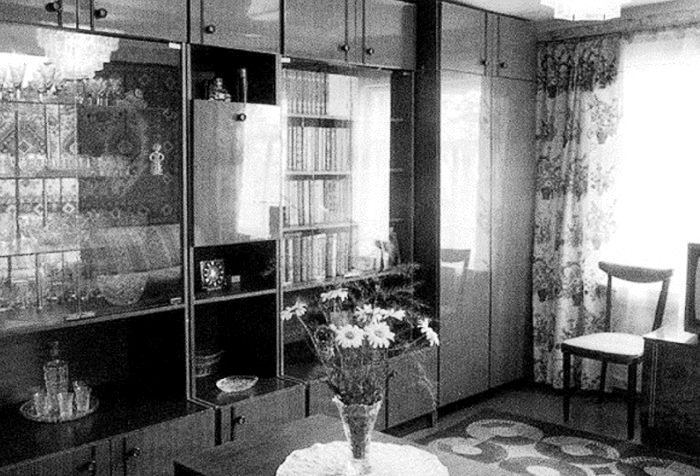 Астраханский численник. И стереофильмы смотрели, и «стенки» выпускали