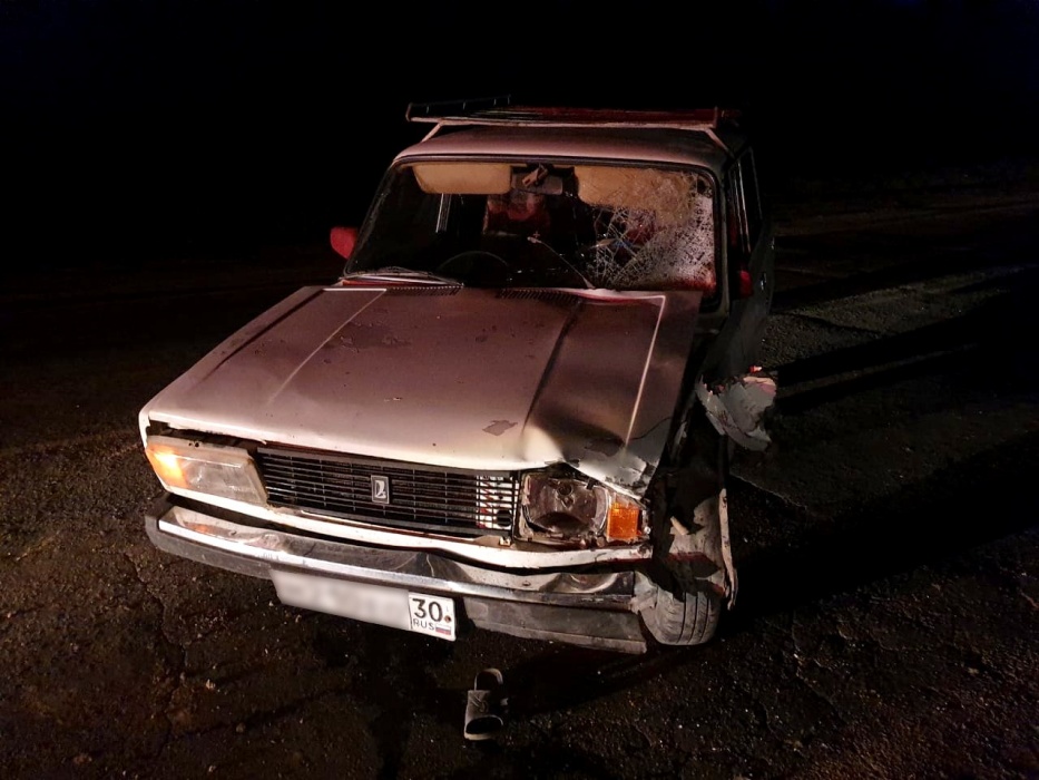 В страшном ДТП в Астраханской области мотоциклисту почти оторвало ногу