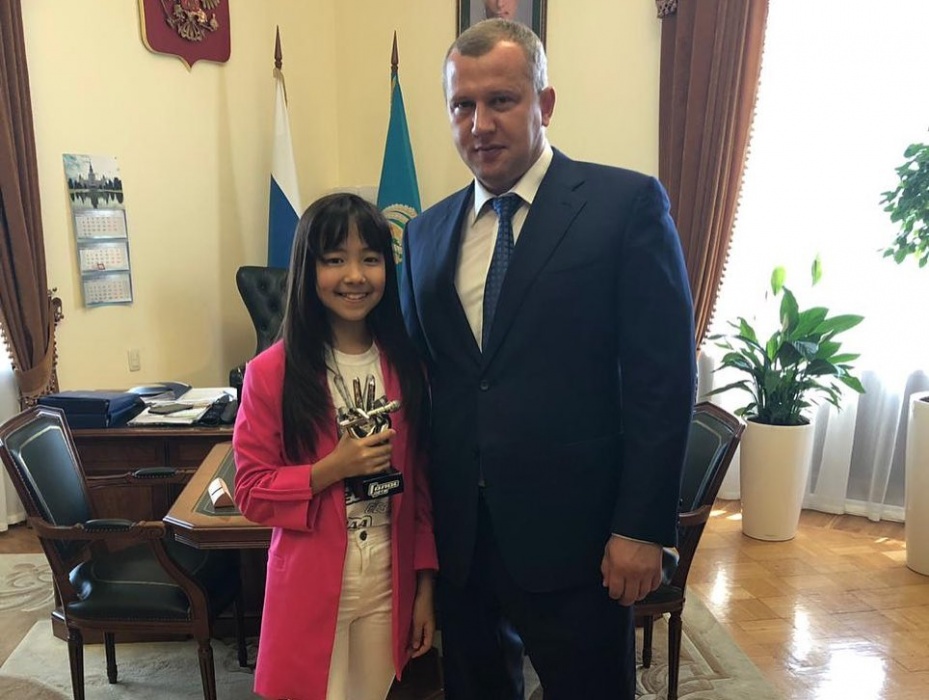 Финалистка шоу "Голос.Дети" Рената Таирова встретилась с Сергеем Морозовым